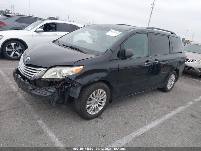 Toyota Sienna Xle 8 Passenger 2017 5TDYZ3DC6HS827721 Image 2