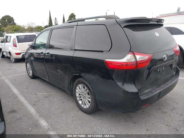 Toyota Sienna Xle 8 Passenger 2017 5TDYZ3DC6HS827721 Image 3