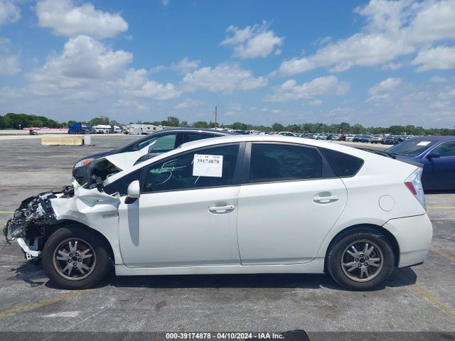 Toyota Prius Four 2014 JTDKN3DU7E1747220 Image 13