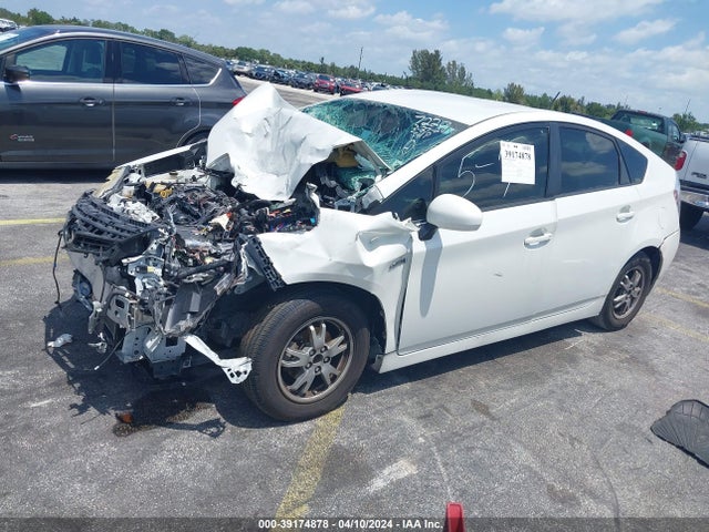 Toyota Prius Four 2014 JTDKN3DU7E1747220 Image 2