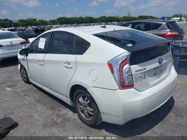 Toyota Prius Four 2014 JTDKN3DU7E1747220 Image 3