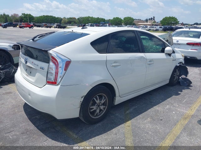 Toyota Prius Four 2014 JTDKN3DU7E1747220 Image 4