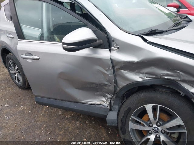 Toyota Rav4 Xle 2018 2T3WFREV0JW491555 Image 18