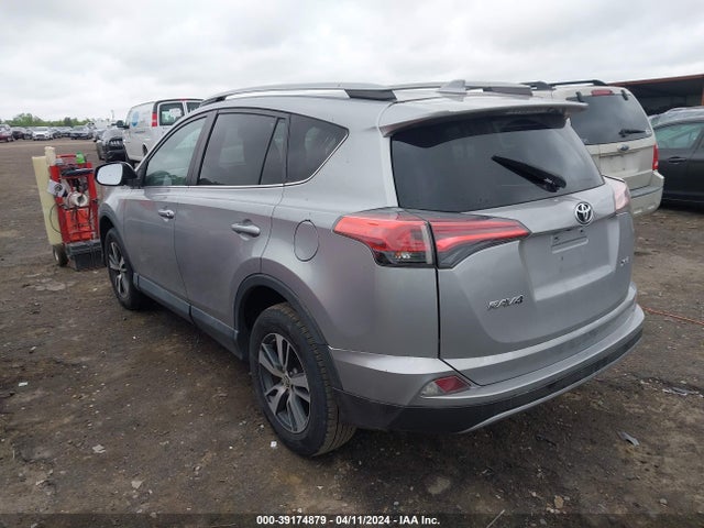 Toyota Rav4 Xle 2018 2T3WFREV0JW491555 Image 3