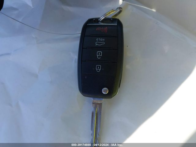 3KPFL4A79JE258563 KIA FORTE LX