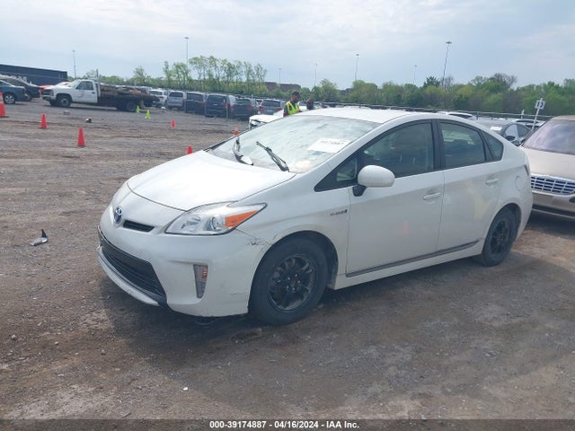 Toyota Prius Two 2014 JTDKN3DU2E0361424 Image 2