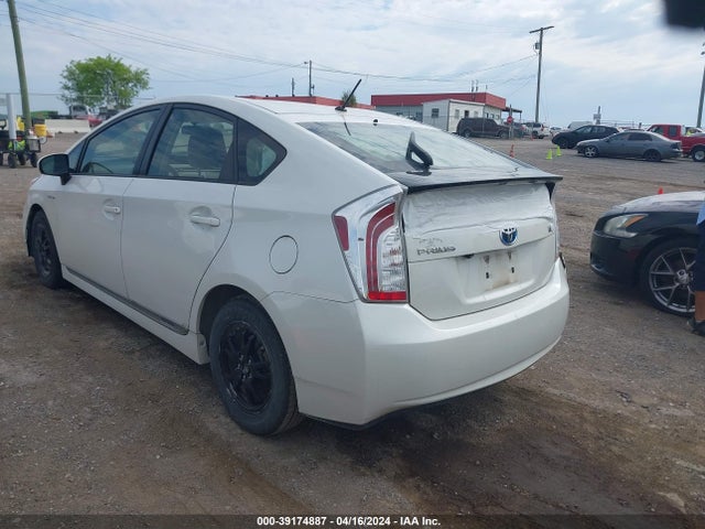 Toyota Prius Two 2014 JTDKN3DU2E0361424 Image 3