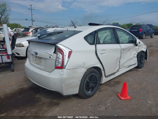 Toyota Prius Two 2014 JTDKN3DU2E0361424 Image 4