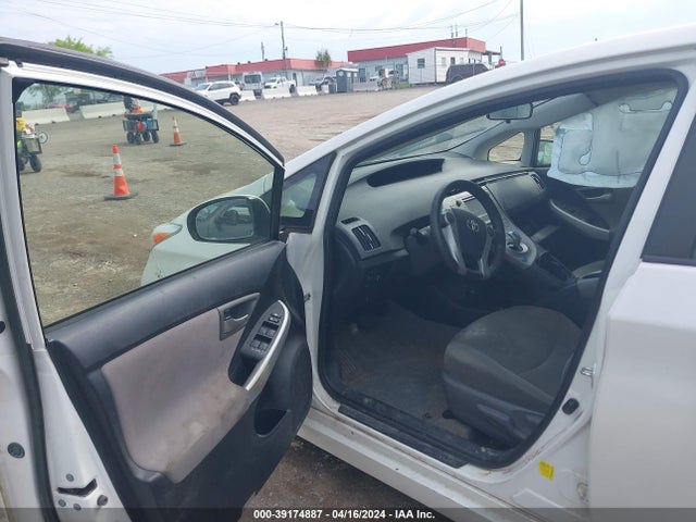 Toyota Prius Two 2014 JTDKN3DU2E0361424 Image 5