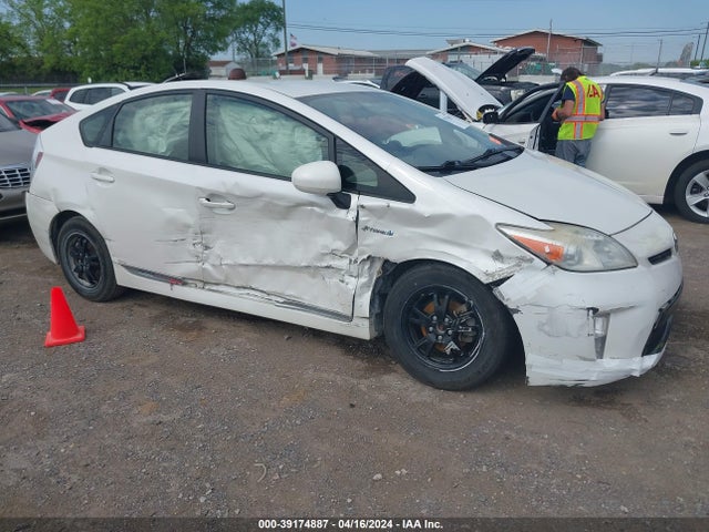 Toyota Prius Two 2014 JTDKN3DU2E0361424 Image 6