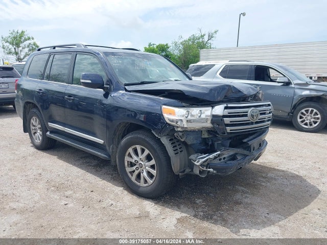 Toyota Land Cruiser V8 2017 JTMCY7AJ3H4052734 main image