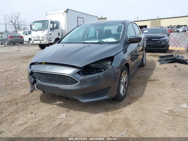 Ford FOCUS SE 2018 1FADP3F2XJL206147 Image 2