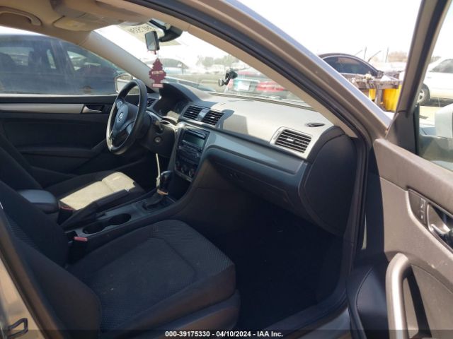 1VWAT7A37EC063757 Volkswagen Passat 1.8t S