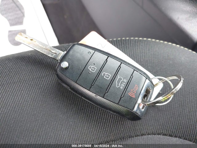 KIA SOUL + 2016 KNDJP3A55G7822273 Image 11