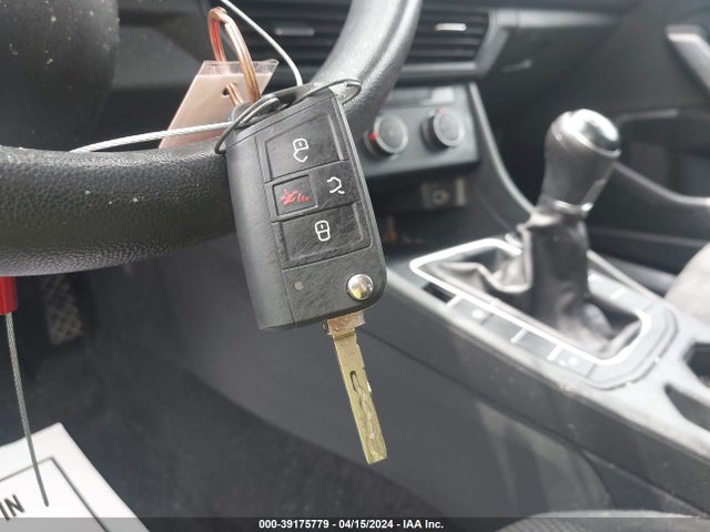 3VWN57BU9KM115872 Volkswagen Jetta 1.4t S