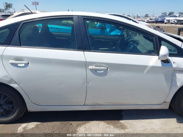 Toyota Prius Two 2015 JTDKN3DU4F0467178 Image 13