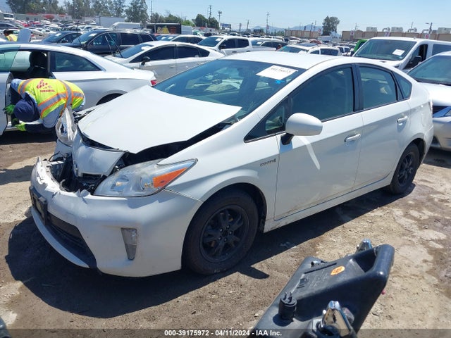 Toyota Prius Two 2015 JTDKN3DU4F0467178 Image 2