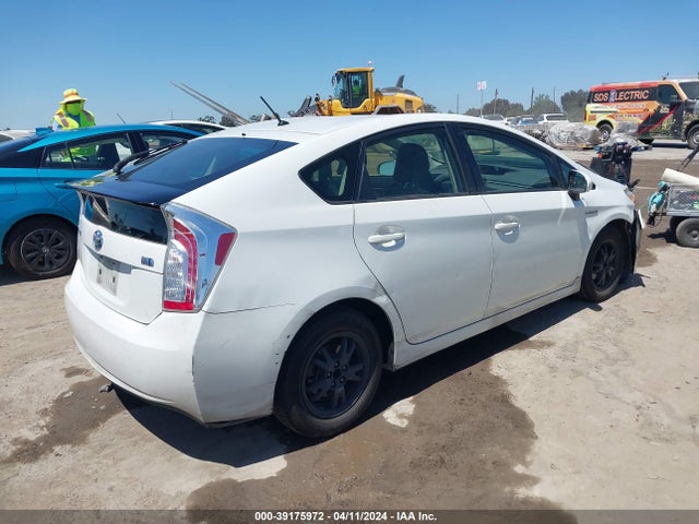 Toyota Prius Two 2015 JTDKN3DU4F0467178 Image 4