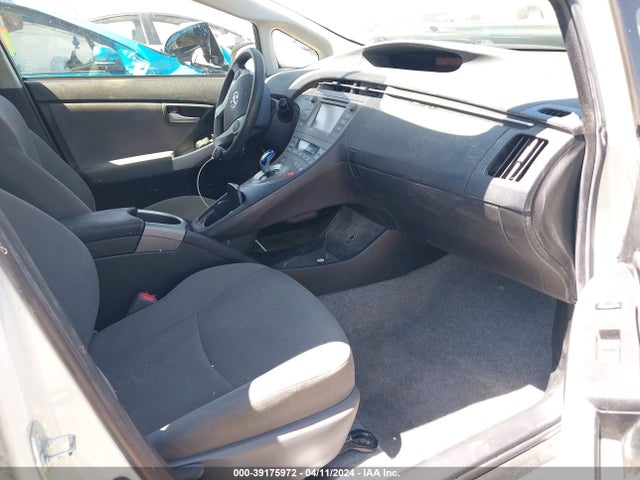 Toyota Prius Two 2015 JTDKN3DU4F0467178 Image 5