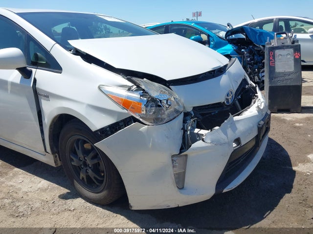 Toyota Prius Two 2015 JTDKN3DU4F0467178 Image 6