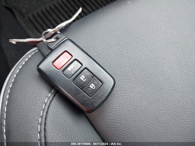 Toyota Corolla Xle 2018 5YFBURHE8JP825177 Image 11
