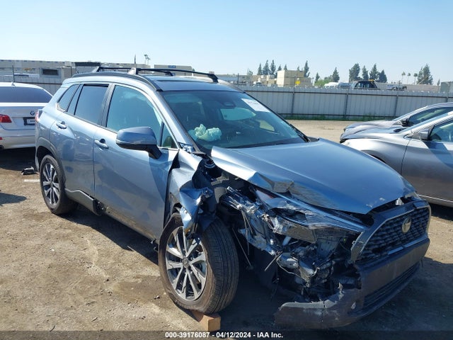 Toyota Corolla Cross Xle 2023 7MUDAAAG5PV054634 Image 1
