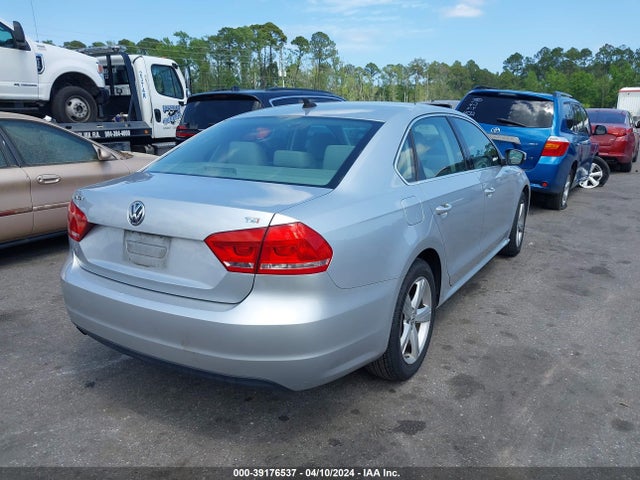 1VWAT7A32FC086932 Volkswagen Passat 1.8t Limited Edition