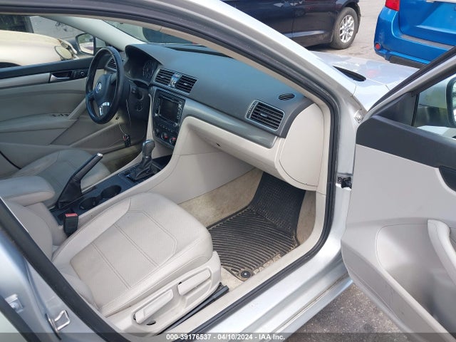 1VWAT7A32FC086932 Volkswagen Passat 1.8t Limited Edition