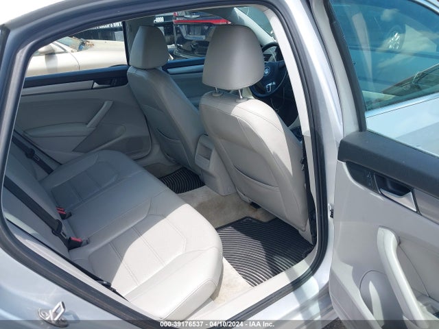 1VWAT7A32FC086932 Volkswagen Passat 1.8t Limited Edition