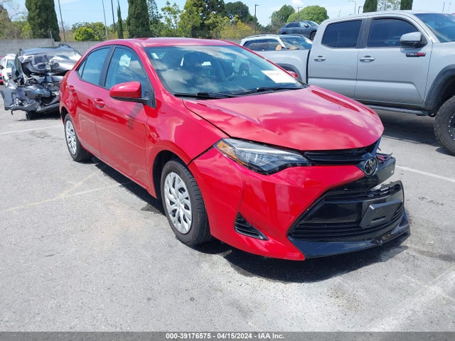 Toyota COROLLA LE 2018 5YFBURHE9JP844028 Image 1