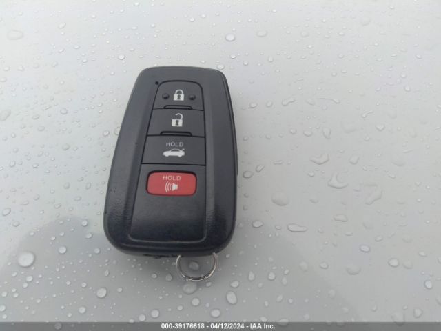 4T1B31HK1JU507412 Toyota Camry Hybrid Le