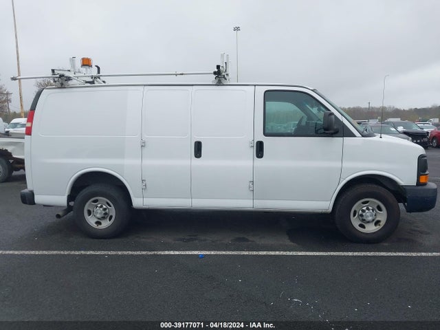 Chevrolet Express 2500 Work Van 2015 1GCWGFCF4F1158885 Image 13