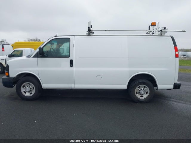 Chevrolet Express 2500 Work Van 2015 1GCWGFCF4F1158885 Image 14