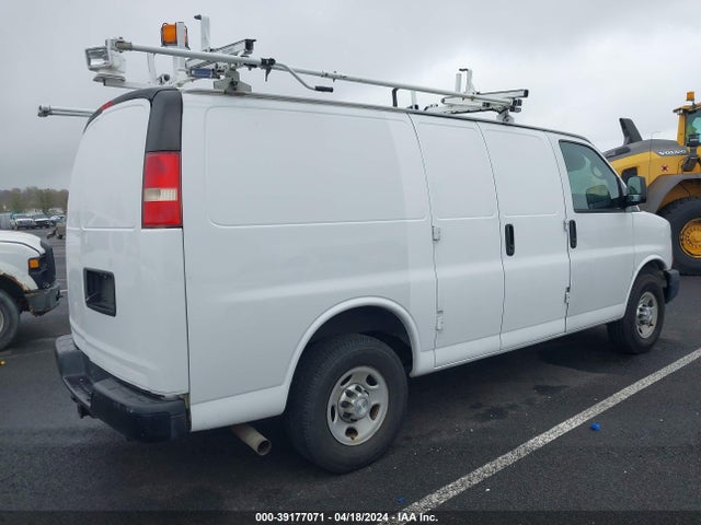 Chevrolet Express 2500 Work Van 2015 1GCWGFCF4F1158885 Image 4