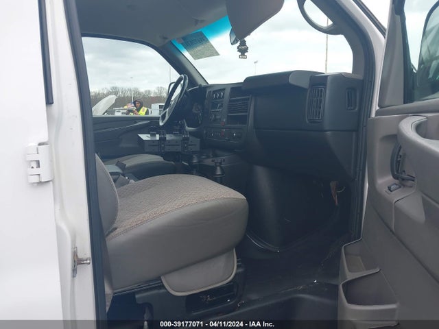 Chevrolet Express 2500 Work Van 2015 1GCWGFCF4F1158885 Image 5