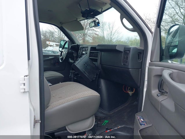 Chevrolet Express 2500 Work Van 2015 1GCWGFCF4F1159776 Image 5