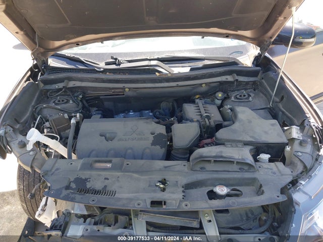 Mitsubishi Outlander Le 2018 JA4AZ3A30JZ064146 Image 10
