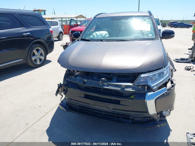 Mitsubishi Outlander Le 2018 JA4AZ3A30JZ064146 Image 13