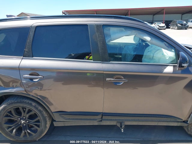 Mitsubishi Outlander Le 2018 JA4AZ3A30JZ064146 Image 14