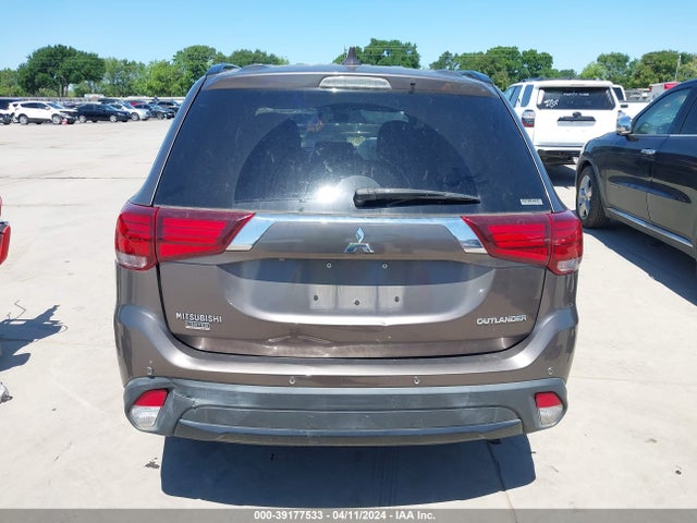 Mitsubishi Outlander Le 2018 JA4AZ3A30JZ064146 Image 17