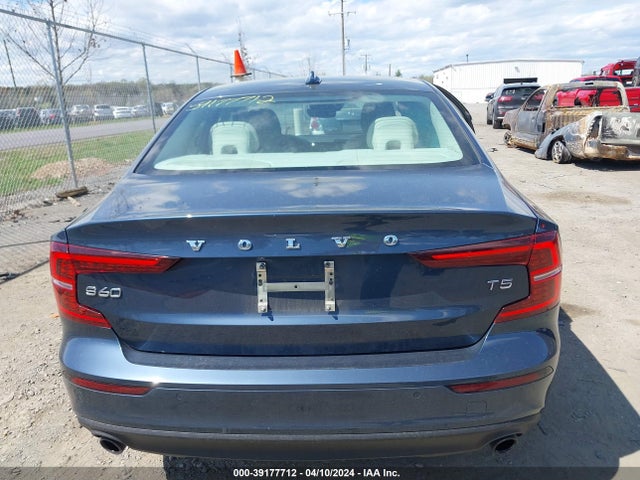 7JR102FK1KG003834 Volvo S60 T5 Momentum