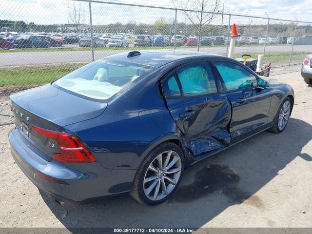 7JR102FK1KG003834 Volvo S60 T5 Momentum