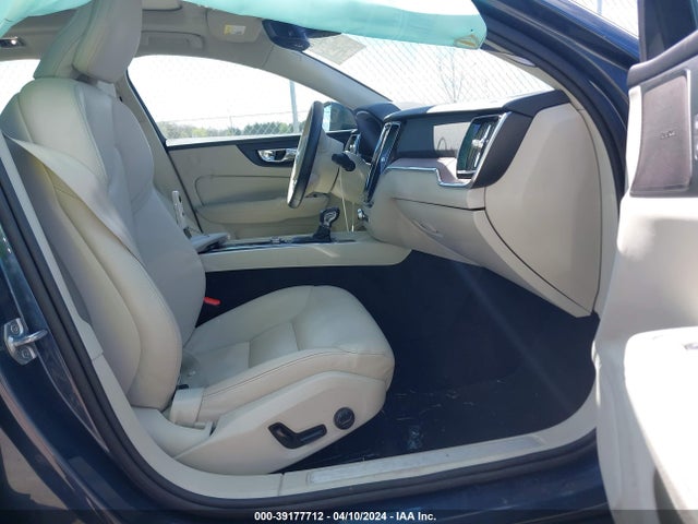 7JR102FK1KG003834 Volvo S60 T5 Momentum