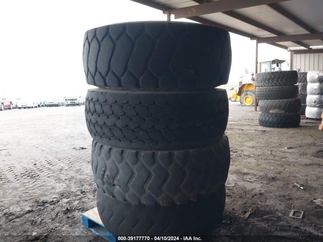Aukcja sprzedaży 2019 20.5r25 Tires, vin: 99999999999999999, numer aukcji: 39177770