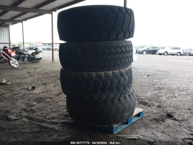 Aukcja sprzedaży 2019 20.5r25 Tires, vin: 99999999999999999, numer aukcji: 39177770