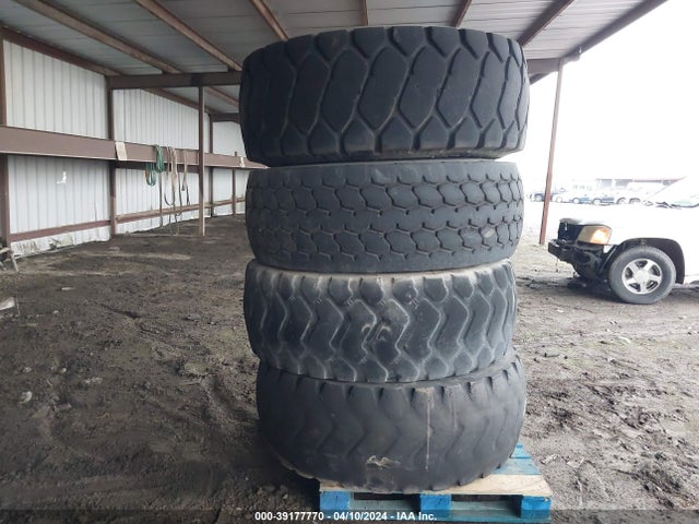Aukcja sprzedaży 2019 20.5r25 Tires, vin: 99999999999999999, numer aukcji: 39177770