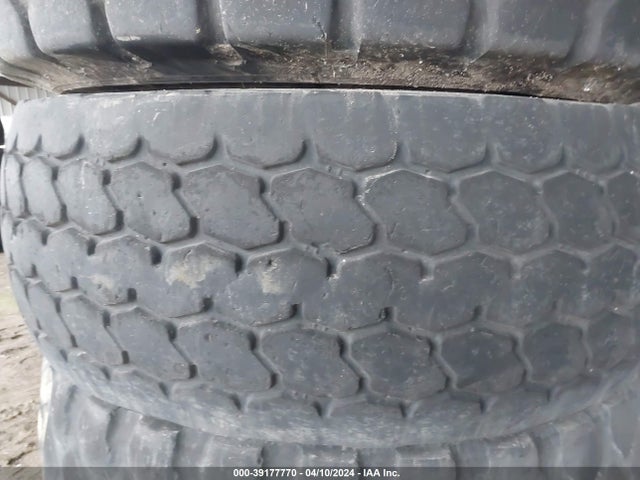 Aukcja sprzedaży 2019 20.5r25 Tires, vin: 99999999999999999, numer aukcji: 39177770