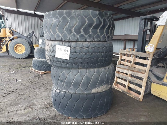 Aukcja sprzedaży 2019 20.5r25 Tires, vin: 99999999999999999, numer aukcji: 39177894