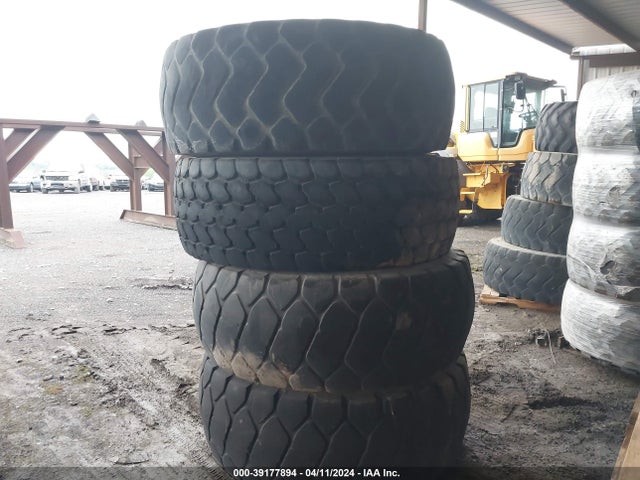Aukcja sprzedaży 2019 20.5r25 Tires, vin: 99999999999999999, numer aukcji: 39177894