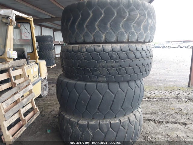 Aukcja sprzedaży 2019 20.5r25 Tires, vin: 99999999999999999, numer aukcji: 39177894